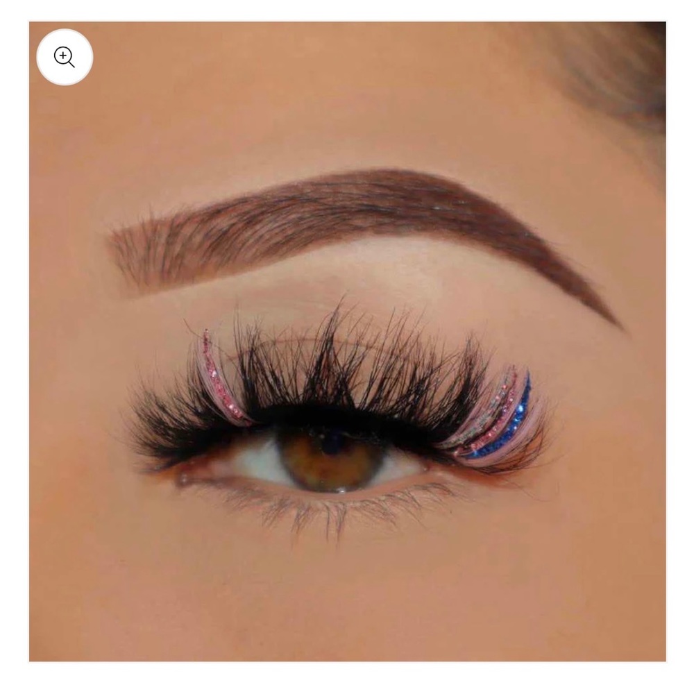 A Deluxe Cosmetics “Valentina” Lash